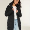 Parka acolchoada com forro de pele sintética