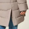 Parka acolchoada com forro de pele sintética