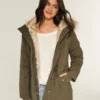 Parka com forro de pele sintética