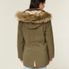 Parka com forro de pele sintética