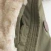 Parka com forro de pele sintética