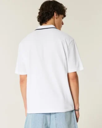 Polo com logótipo descontraído