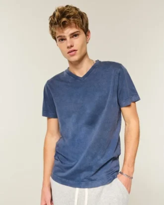 T-shirt com decote em V