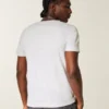 T-shirt com decote em V