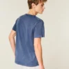 T-shirt com decote em V
