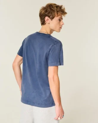 T-shirt com decote em V
