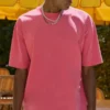 T-shirt de gola redonda, pesada e lavada