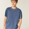 T-shirt descontraída com gola redonda e efeito lavado T-shirt descontraída com gola redonda e efeito lavado