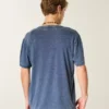 T-shirt descontraída com gola redonda e efeito lavado T-shirt descontraída com gola redonda e efeito lavado