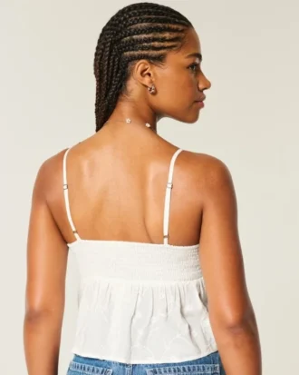 Top babydoll brilhante com bordado simples