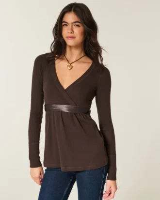 Top babydoll de manga comprida com frente cruzada