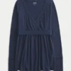 Top babydoll de manga comprida com frente cruzada