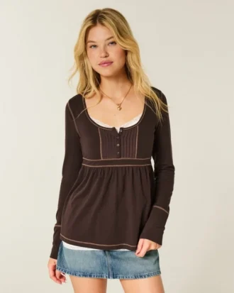 Top babydoll Henley de manga comprida