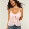 Top com folhos de renda