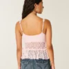 Top com folhos de renda