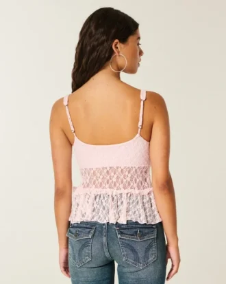 Top com folhos de renda