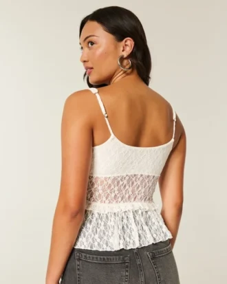 Top com folhos de renda