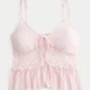 Top com folhos de renda