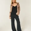 Top de chiffon com acabamento em renda