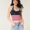 Top halter estilo croché com padrão da bandeira americana