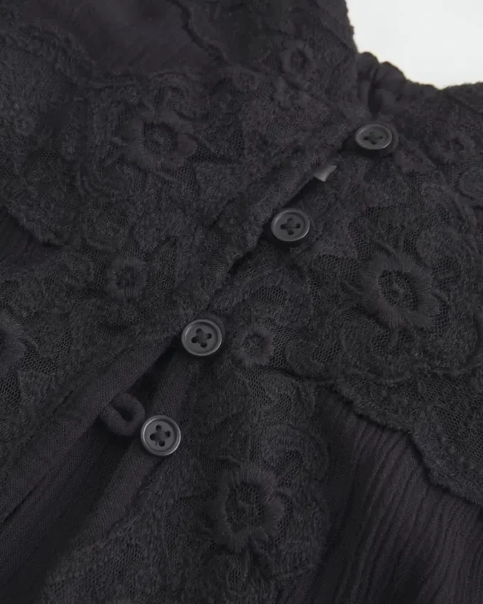 Top longo com detalhes em renda