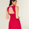 Vestido com saia-calça de cintura baixa e gola alta