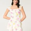 Vestido com saia-calça e mangas esvoaçantes
