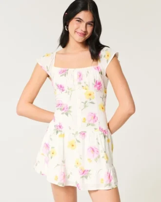 Vestido com saia-calça e mangas esvoaçantes