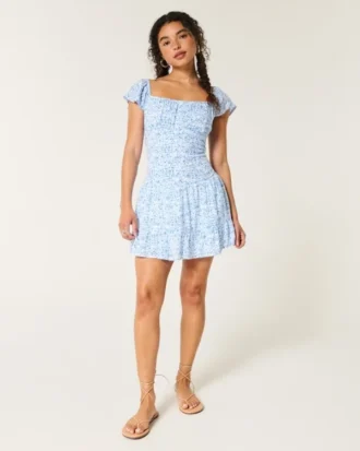 Vestido com saia-calça e mangas esvoaçantes