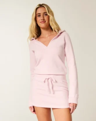 Vestido de malha com capuz e mangas compridas