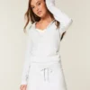 Vestido de malha com capuz e mangas compridas