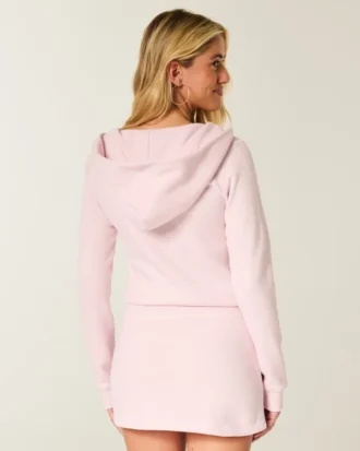 Vestido de malha com capuz e mangas compridas