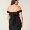 Vestido justo com ombros à mostra em malha Vestido justo com ombros à mostra em malha