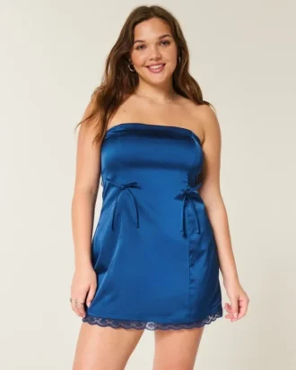 Vestido justo sem alças com laço em cetim