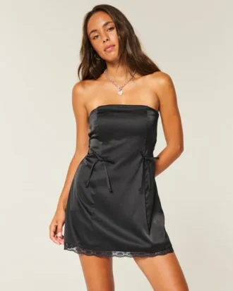 Vestido justo sem alças com laço em cetim
