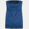 Vestido justo sem alças com laço em cetim