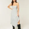 Vestido midi com bainha assimétrica
