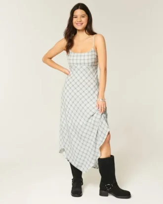 Vestido midi com bainha assimétrica