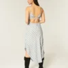 Vestido midi com bainha assimétrica