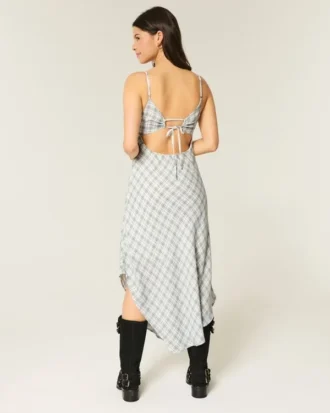 Vestido midi com bainha assimétrica