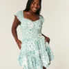 Vestido mini com saia-calça e mangas esvoaçantes