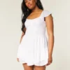 Vestido mini com saia-calça e mangas esvoaçantes Vestido mini com saia-calça e mangas esvoaçantes
