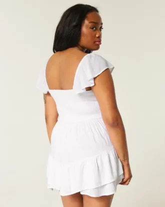Vestido mini com saia-calça e mangas esvoaçantes