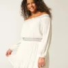 Vestido tecido com ombros à mostra Vestido tecido com ombros à mostra