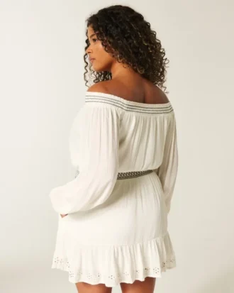 Vestido tecido com ombros à mostra