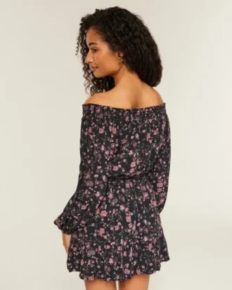 Vestido tecido com ombros à mostra