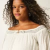 Vestido tecido com ombros à mostra Vestido tecido com ombros à mostra
