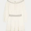 Vestido tecido com ombros à mostra Vestido tecido com ombros à mostra